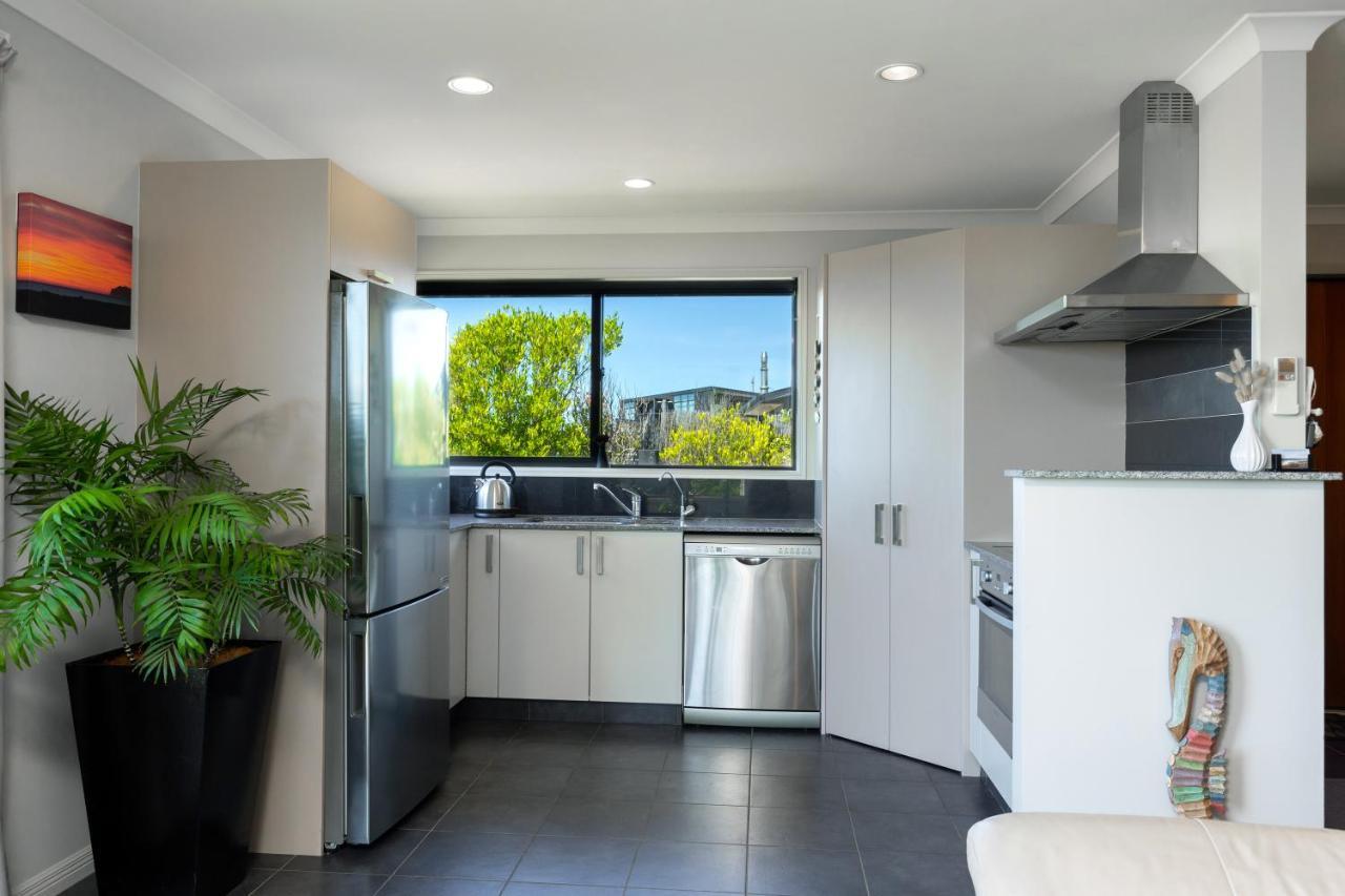 Ocean View Beachfront Apartment Blenheim Exterior foto