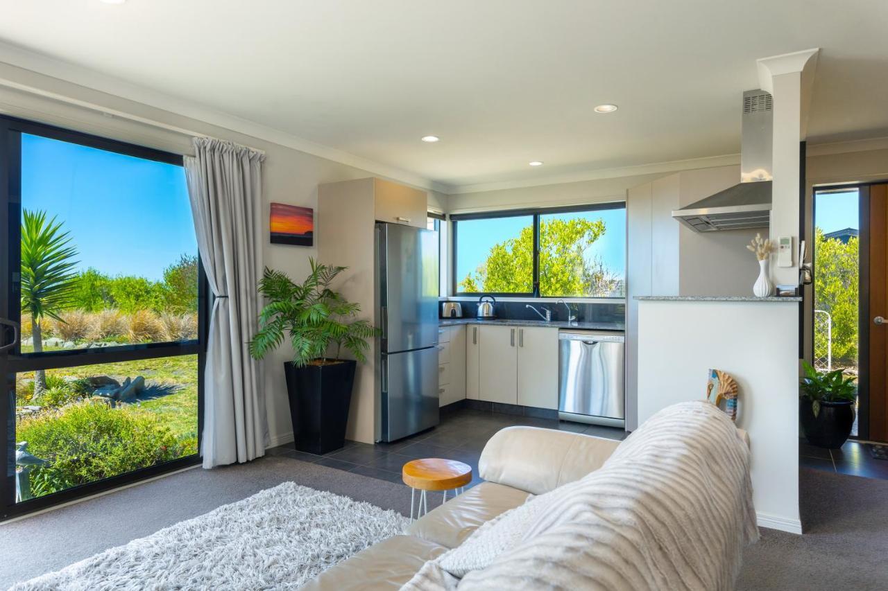 Ocean View Beachfront Apartment Blenheim Exterior foto